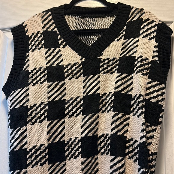 Ginghem plaid sweater vest - Picture 2 of 3